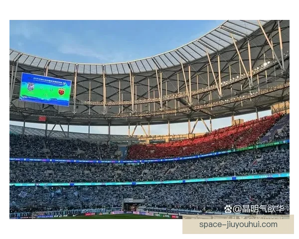 大连英博凭借主场热情球迷和末轮胜利昂首冲超夺得中甲亚军