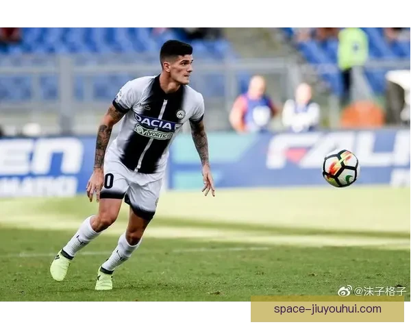 英格丽德恩根在巴萨女足后防线展现稳健防守与出色大局观