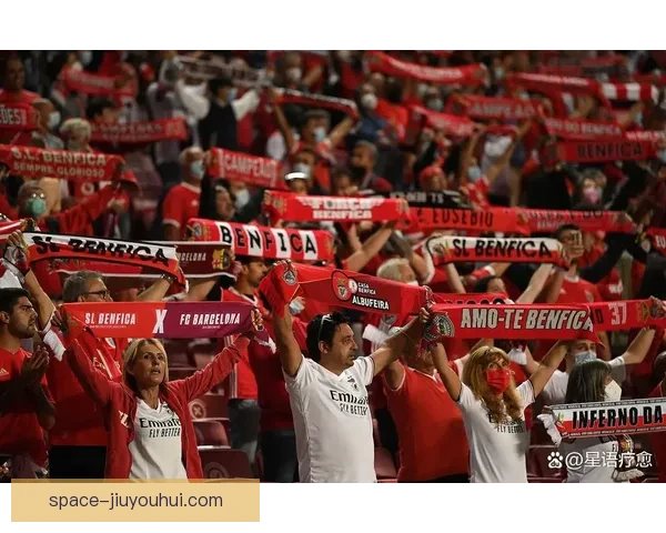 阿森纳连续两年英超争冠惜败曼城引发球迷热议与反思